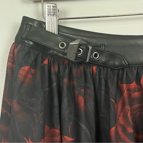 Killstar Blood Rose Skirt black red rose pattern & faux leather waistband, L. - Picture 4 of 10